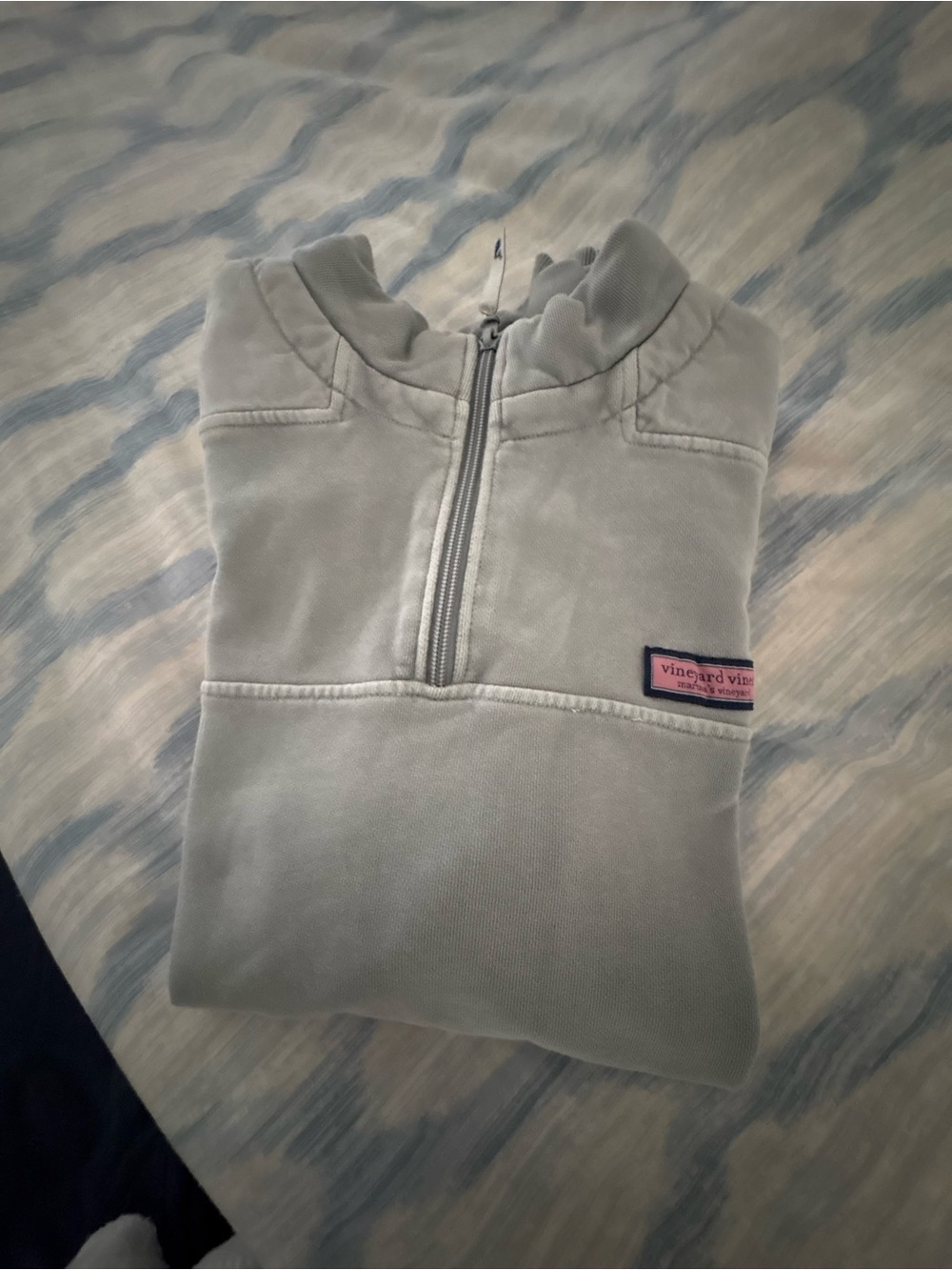 Vineyard Vines sweatshirt